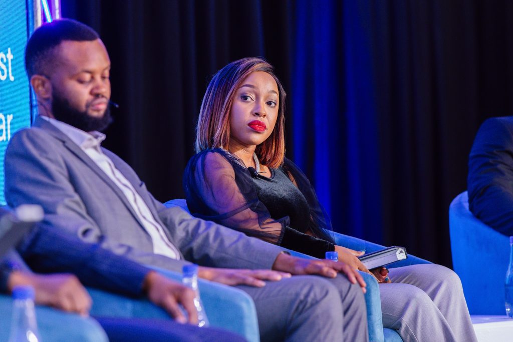 Bank of Botswana Senior Dealer Mr Boago Kebaitse (left) andFirst National Bank Botswana’s Head of Funding and Liquidity, Ms Chendzimu King (right)